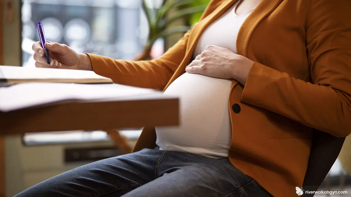 Woman writing down questions to ask gynecologist when pregnant